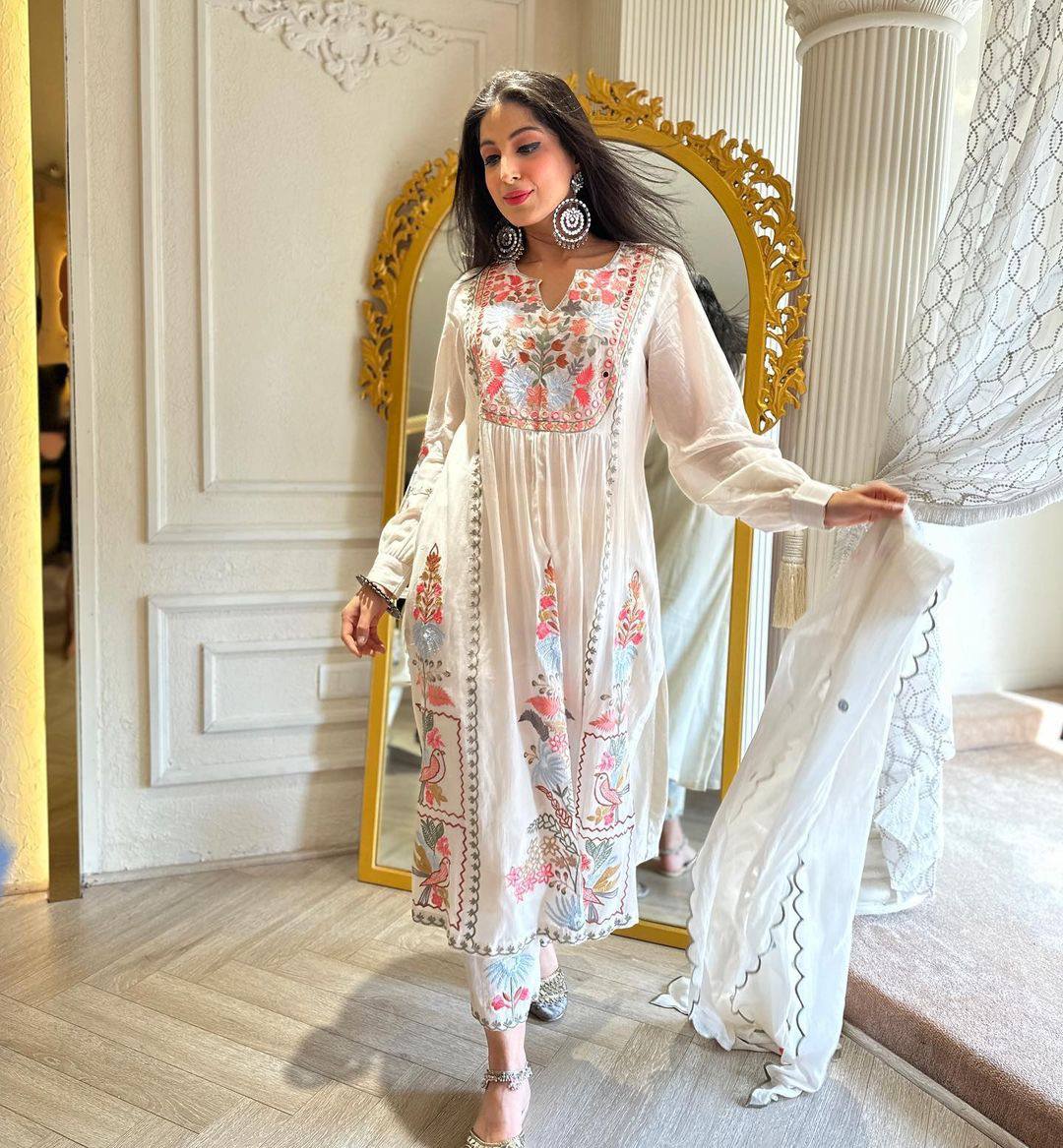 Elegant Embroidered Off-White Cotton Lawn Suit